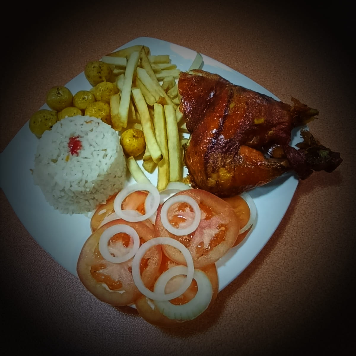 Bandeja con Pollo Broaster